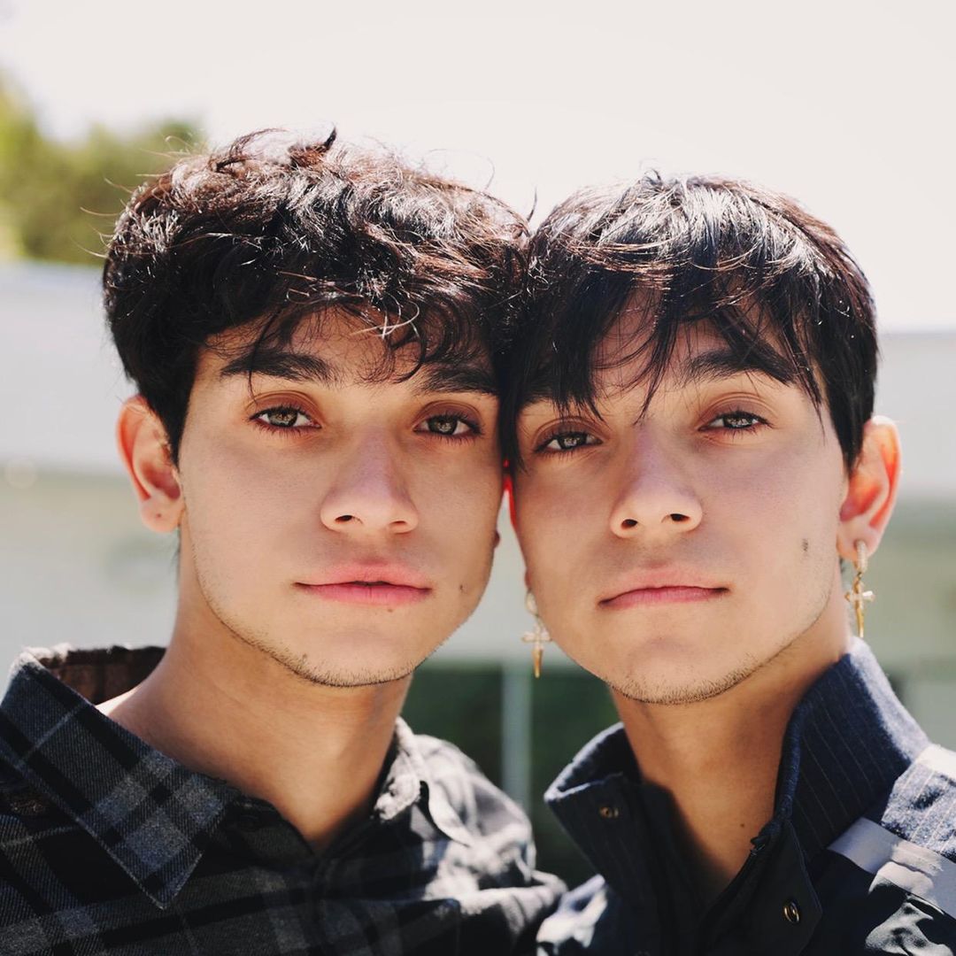 @dobretwins